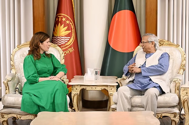 নির্বাচনে আওয়ামী লীগ অংশ নিতে পারবে না, যুক্তরাজ্যের মন্ত্রীকে জানালেন প্রধান উপদেষ্টা