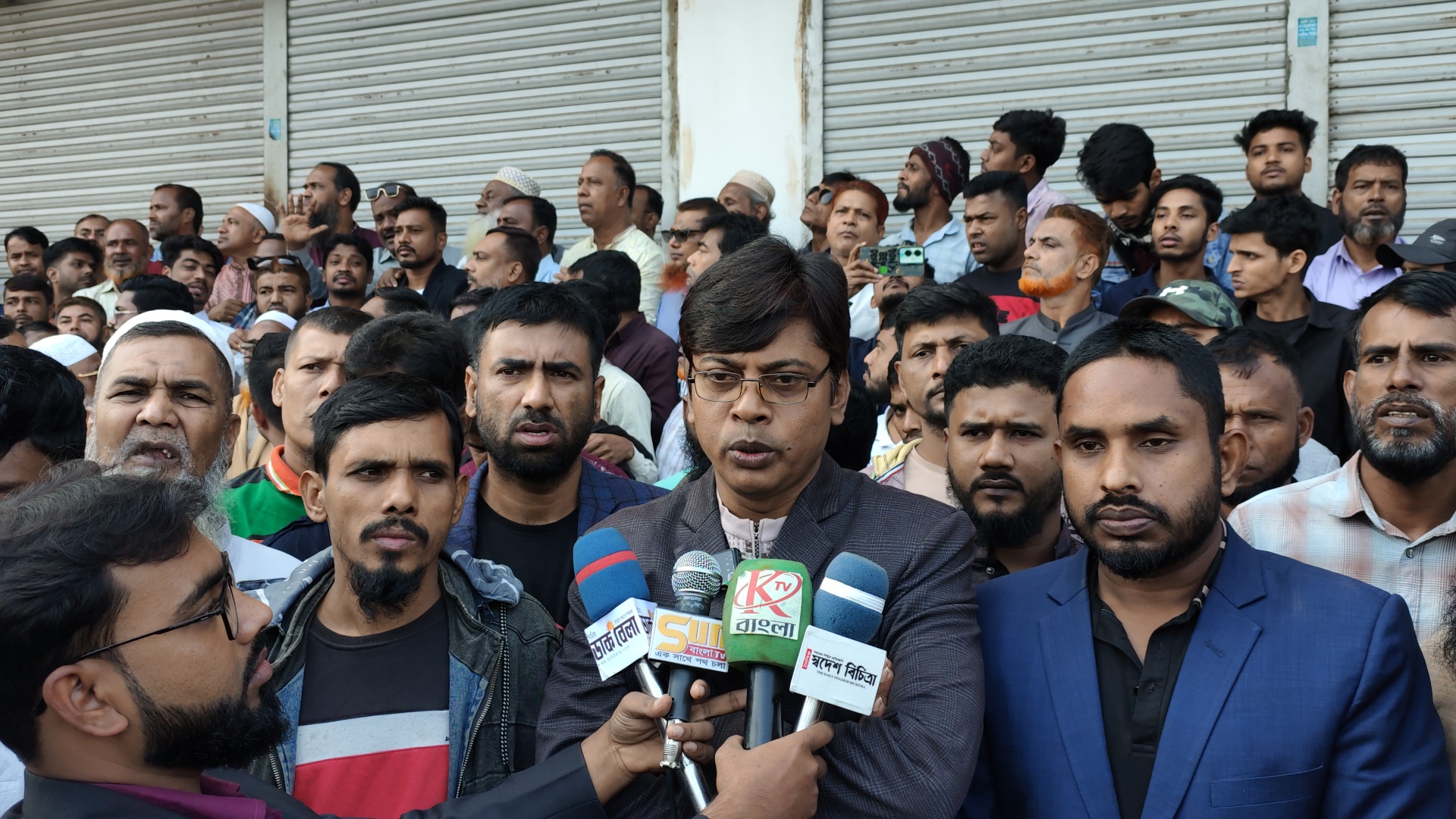 গাজীপুর–১ এ মেয়র মুজিবকে মনোনয়ন: আনন্দ মিছিলে সোহেল সরকার –বাদশাহ সরকার।